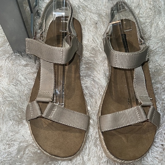 Cushionaire Women’s Summer Sandals, Velcro Strap, Size 10, NWT - Picture 13 of 16